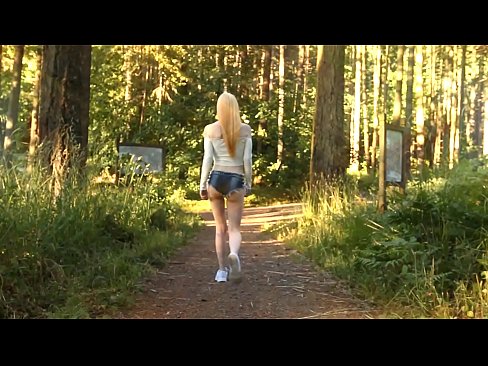 ❤️ Smuk kvinde bevæger sig langsomt, ikke nøgen video ️ Super sex at da.ixiporn.ru ️❤
